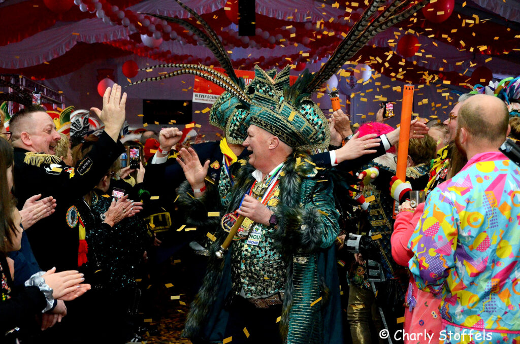 ein bild vom karneval im klever festzelt